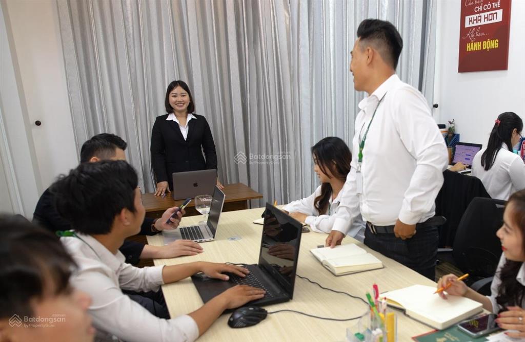 Cho thuê nhà nguyên căn setup văn phòng, 40tr/ tháng. dt 400m² full bàn ghế. ngay trần lựu quận 2