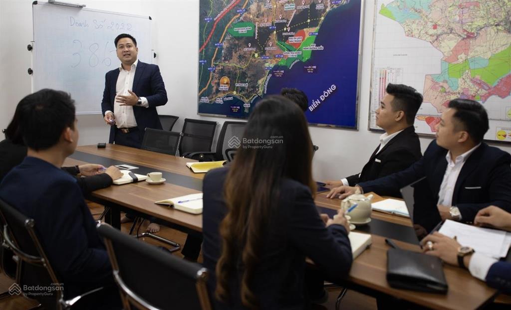 Cho thuê nhà nguyên căn setup văn phòng, 40tr/ tháng. dt 400m² full bàn ghế. ngay trần lựu quận 2