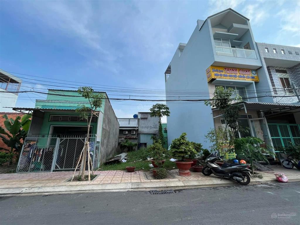 Mặt tiền kinh doanh gần khu phố ẩm thực tràm sen. giá 380 triệu/ 380 triệu. đất thổ cư. hàng hiếm