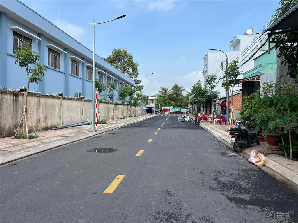 Mặt tiền kinh doanh gần khu phố ẩm thực tràm sen. giá 380 triệu/ 380 triệu. đất thổ cư. hàng hiếm