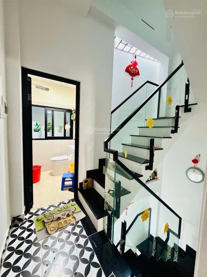 Nhà xây mới 4 tầng 5,65 tỷ thương lượng 9 chủ