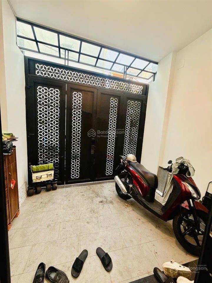 Nhà xây mới 4 tầng 5,65 tỷ thương lượng 9 chủ