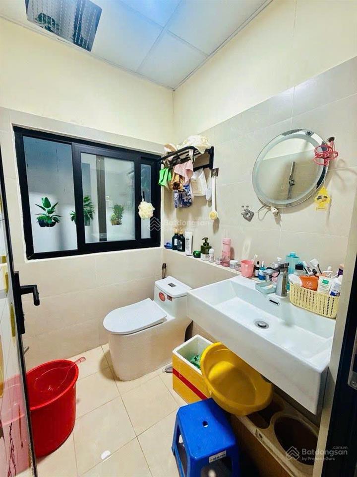 Nhà xây mới 4 tầng 5,65 tỷ thương lượng 9 chủ