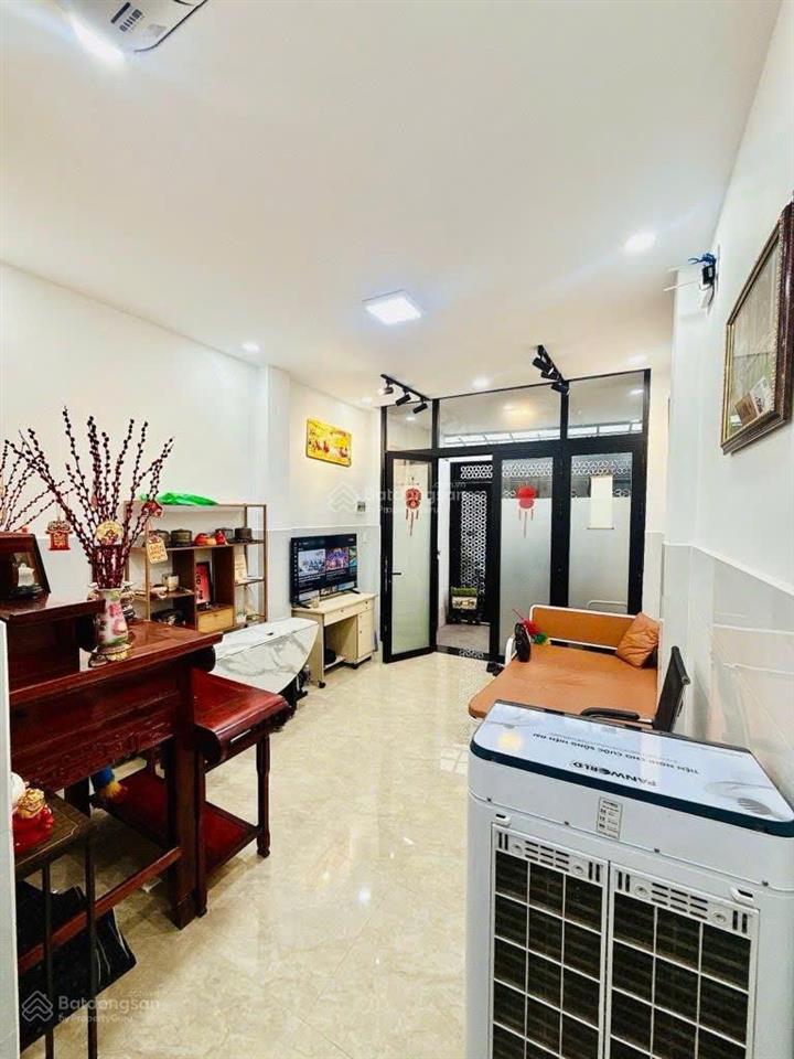 Nhà xây mới 4 tầng 5,65 tỷ thương lượng 9 chủ