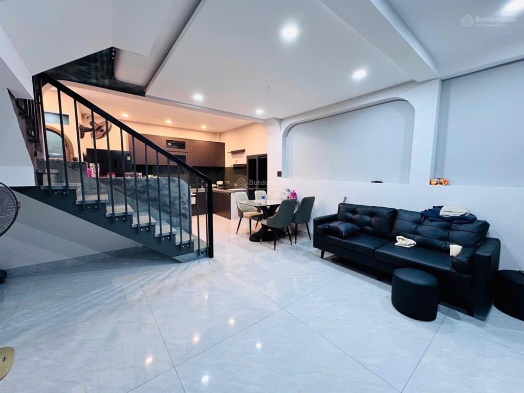 Full nội thất 2 tầng căn góc q4  giá chỉ 5,65 tỷ