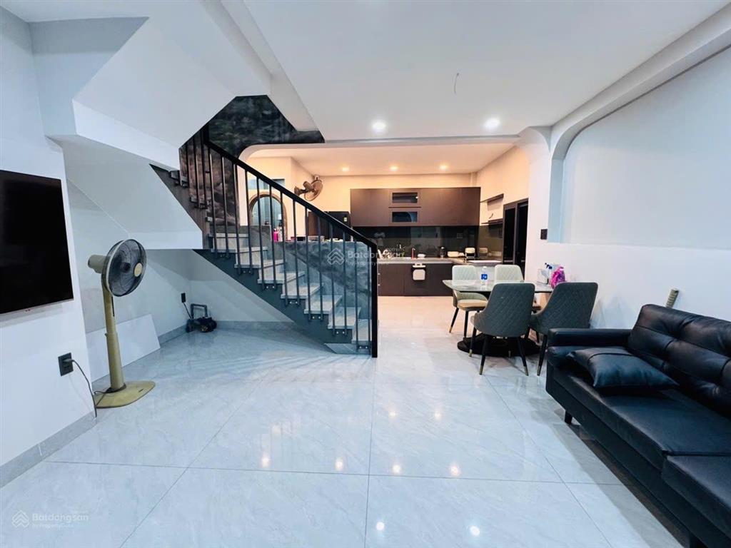 Full nội thất 2 tầng căn góc q4  giá chỉ 5,65 tỷ
