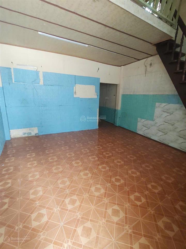 Nhà ngộp căn cấp 4 đoàn văn bơ q4  giá 5,8 tỷ, còn thương lượng