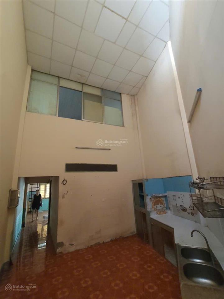Nhà ngộp căn cấp 4 đoàn văn bơ q4  giá 5,8 tỷ, còn thương lượng