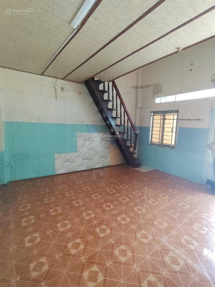 Nhà ngộp căn cấp 4 đoàn văn bơ q4  giá 5,8 tỷ, còn thương lượng