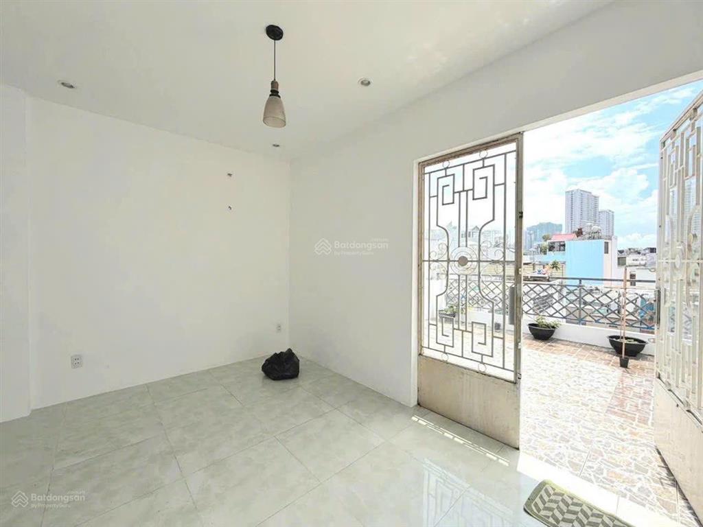 Bán nhà q4  45m2, 4 tầng, cho thuê hoặc ở (7,6 tỷ)