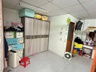 Căn góc xe hơi đỗ cửa  giáp cư xá lữ gia về trung tâm rất gần. giá 5.2 tỷ. 2pn. 2wc.