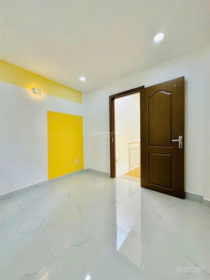 Nhà mới đẹp dọn vào ở ngay q.11