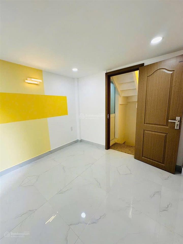 Nhà mới đẹp dọn vào ở ngay q.11