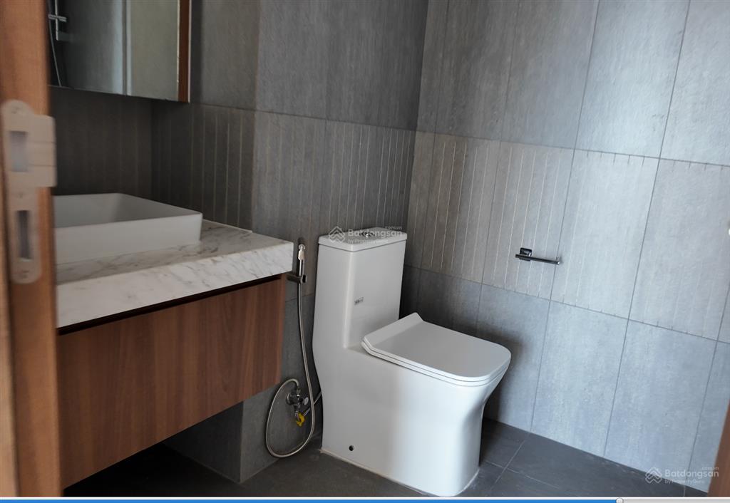 Bán căn hộ 2 phòng ngủ swan bay, dt 65m2 nội thất cơ bản giá 2 tỷ950 view đẹp, không lỗi phong thủy