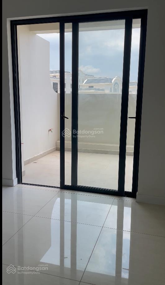 Bán căn hộ 2 phòng ngủ swan bay, dt 65m2 nội thất cơ bản giá 2 tỷ950 view đẹp, không lỗi phong thủy