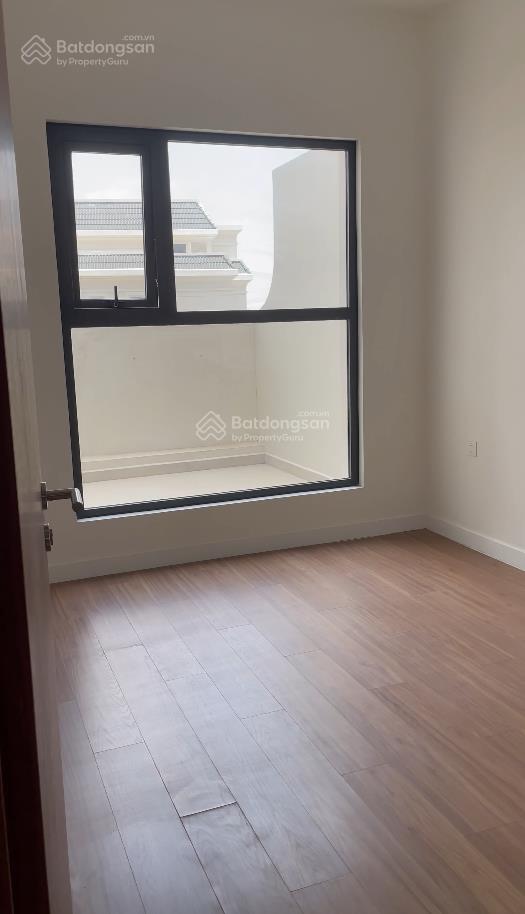 Bán căn hộ 2 phòng ngủ swan bay, dt 65m2 nội thất cơ bản giá 2 tỷ950 view đẹp, không lỗi phong thủy