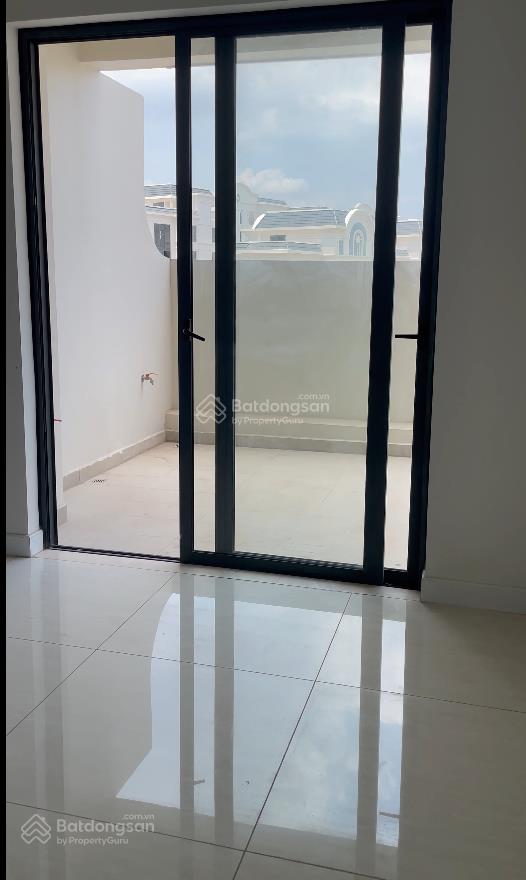 Bán căn hộ 2 phòng ngủ swan bay, dt 65m2 nội thất cơ bản giá 2 tỷ950 view đẹp, không lỗi phong thủy
