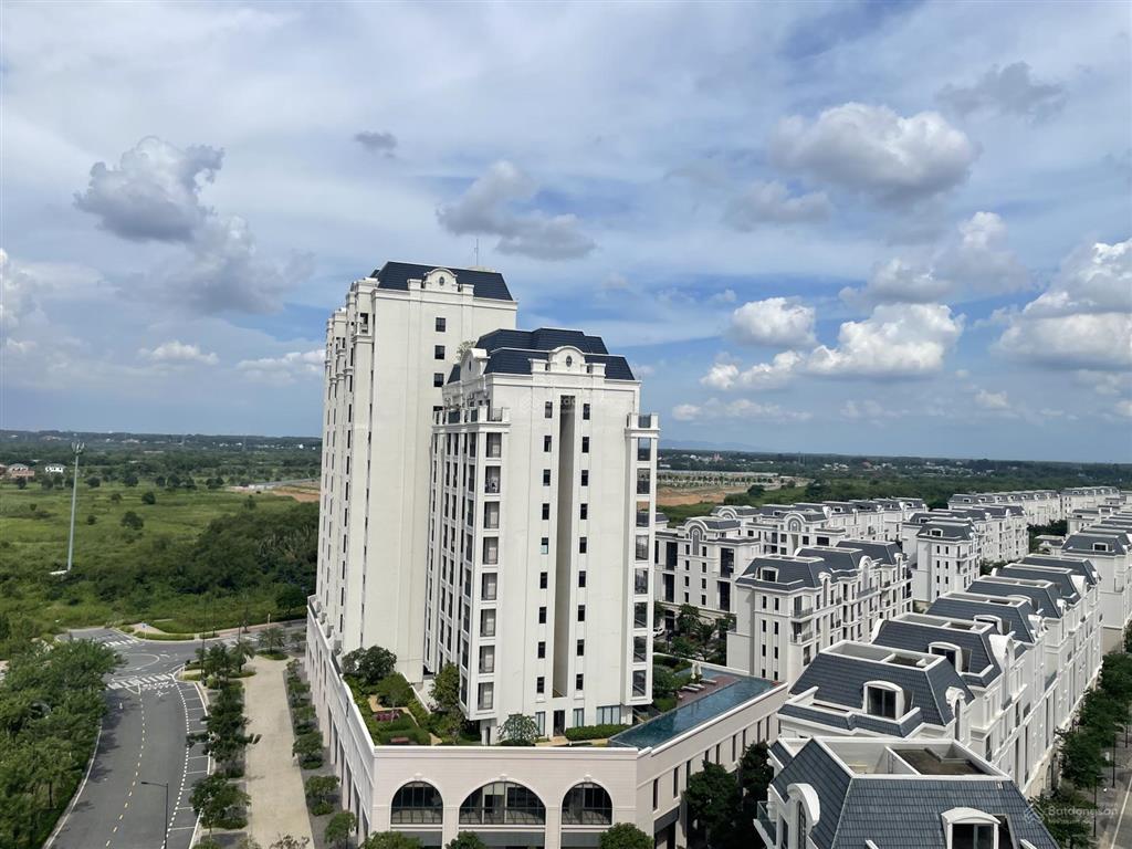 Bán căn hộ swanbay 2 phòng ngủ, 65m2, giá bán 3 tỷ full thuế phí + 5% sổ có nội thất
