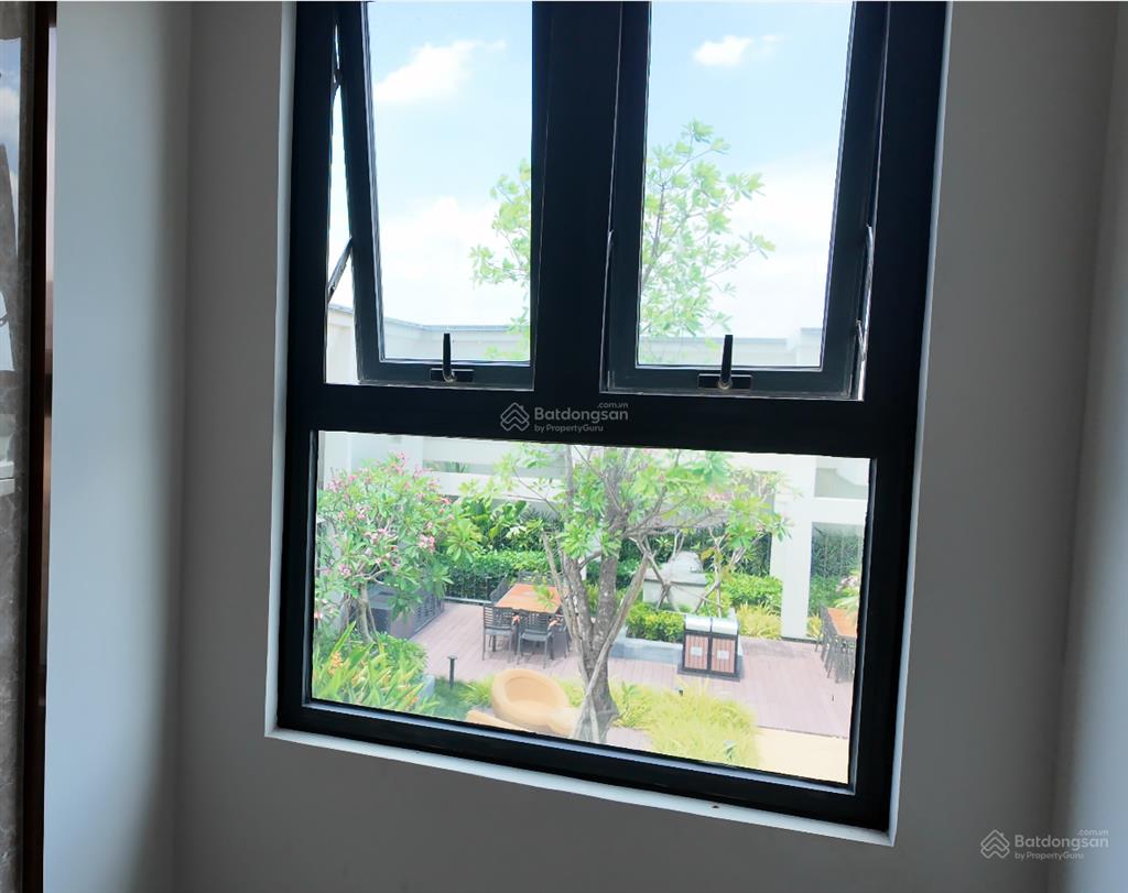 Bán căn hộ swanbay 2 phòng ngủ nội thất cơ bản diện tích 65m2 giá bán 3,1 tỷ bao hết thuế phí