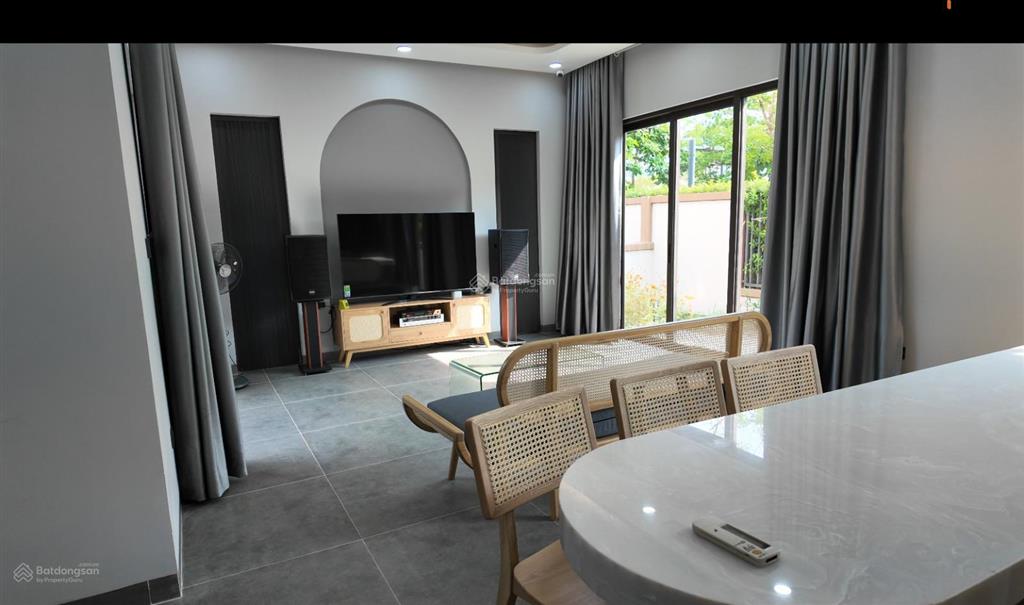 Bán căn hộ swanbay 2 phòng ngủ nội thất cơ bản diện tích 65m2 giá bán 3,1 tỷ bao hết thuế phí