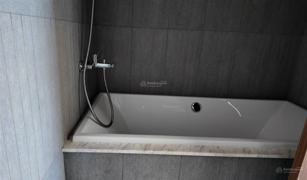 Bán căn hộ swanbay 2 phòng ngủ nội thất cơ bản diện tích 65m2 giá bán 3,1 tỷ bao hết thuế phí