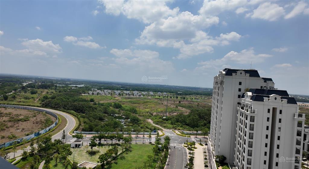 Bán căn hộ swanbay 2 phòng ngủ nội thất cơ bản diện tích 65m2 giá bán 3,1 tỷ bao hết thuế phí