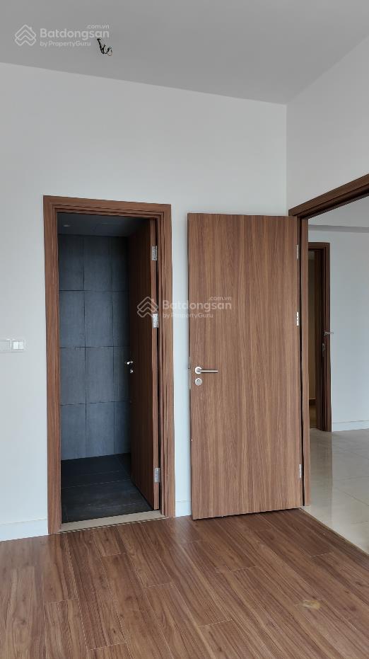 Bán căn hộ swanbay 2 phòng ngủ nội thất cơ bản diện tích 65m2 giá bán 3,1 tỷ bao hết thuế phí