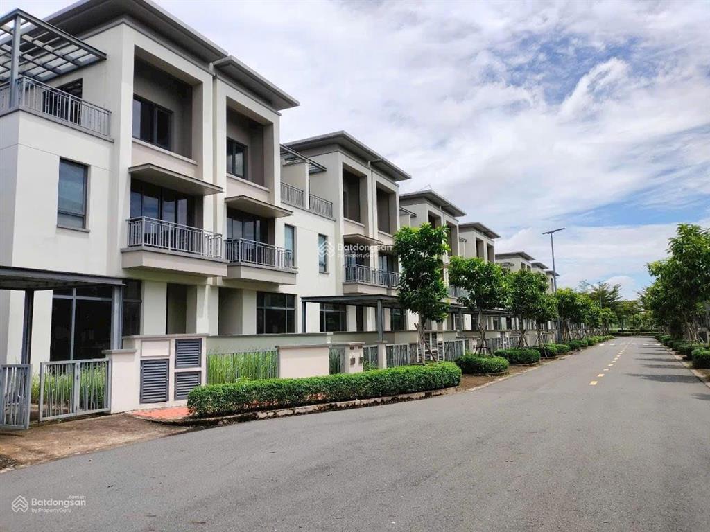 Bán nhà phố swanpark 6.3mx17m vị trí đẹp giá bán full 4,5 tỷ, bao gồm thuế phí chuyển nhượng
