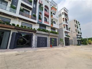 Nhà mới dọn vào ở đón tết khu đồng bộ thạnh xuân 5 tầng full nội thất gần lê thị riêng