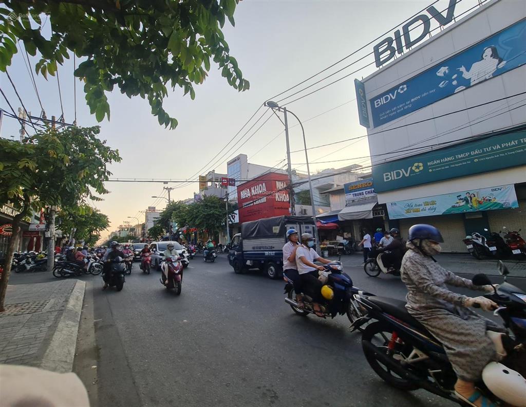 Nhà cũ tiện xây mới 4x20m vuông vức song hành trung mỹ tâynguyễn ảnh thủ đường nhựa xe hơi thông