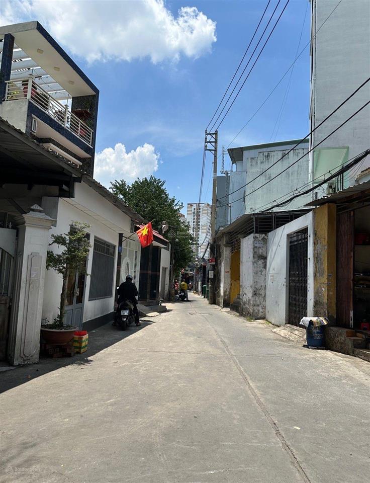 Hẻm ngắn phan văn hớn ngang 6m  124m2 xe hơi thông chỉ hơn 6 tỷ