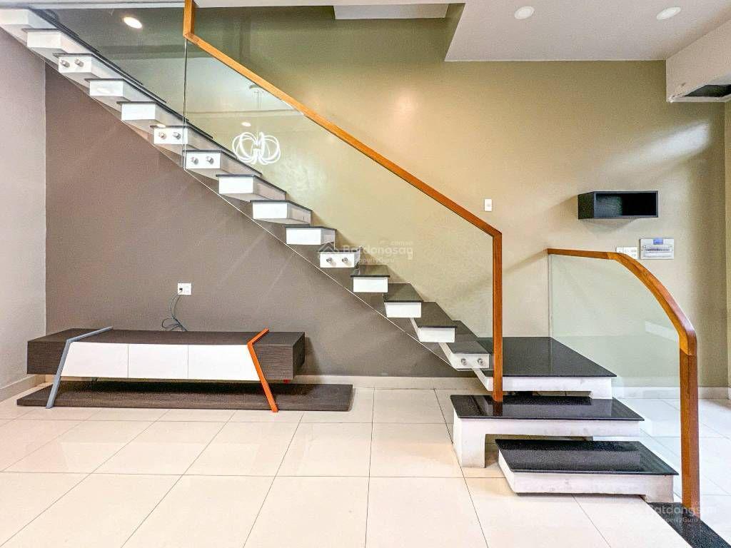 Nhà đẹp 3 tầng 114m² sát mặt tiền đường song hành  nguyễn văn quá  4pn  chỉ 6.6 tỷ