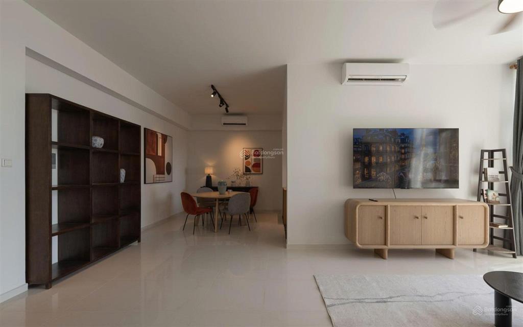 Chính chủ bán căn hộ the vista 2pn nhà đẹp mới sửa