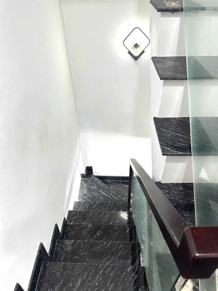 Nhỉnh 6 tỷ sở hữu ngay nhà mới keng, 3 tầng hxh 4pnnguyễn cảnh chân tt quận 1