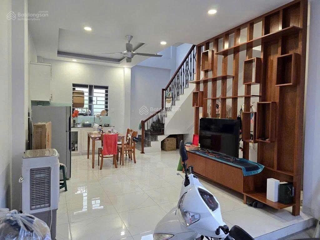 Lý thường kiệt, p.7 tân bình  ngang 5m 3 tầng  hẻm xe tải  chỉ hơn 7 đồng