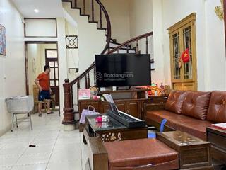 Bán nhà ngõ 2 bằng liệt  50m2 5tầng mt 6m, gần ủy ban phường, trường c1,2 hoàng liệt, 11tỷ(ctl).