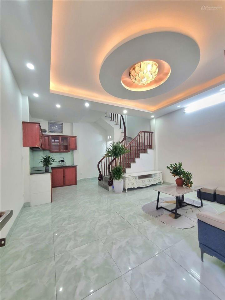 6.8 tỷ (ctl) phố kim giang, tôi cần bán nhà 32m2 4 tầng mt5m, rõ ràng không quy hoạch, gần ô tô.