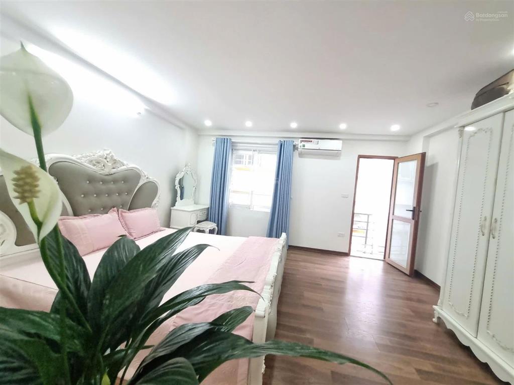 6.8 tỷ (ctl) phố kim giang, tôi cần bán nhà 32m2 4 tầng mt5m, rõ ràng không quy hoạch, gần ô tô.