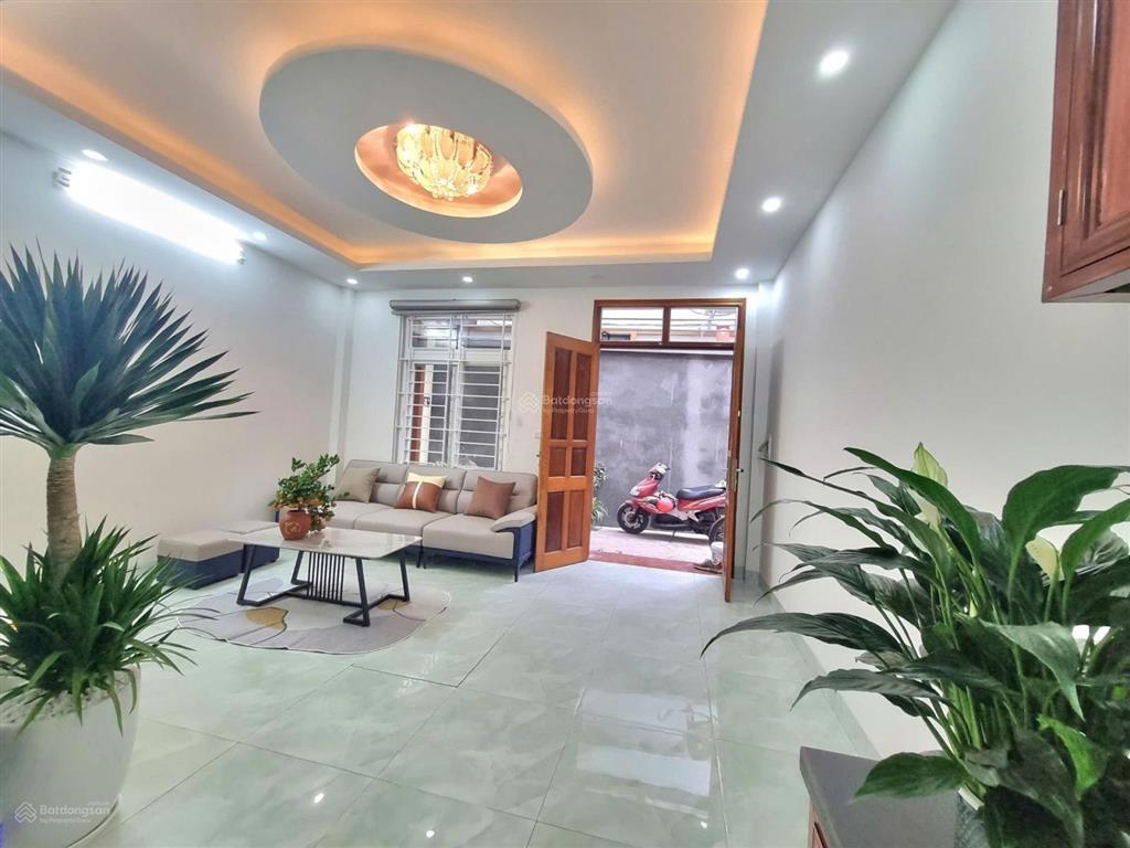 6.8 tỷ (ctl) phố kim giang, tôi cần bán nhà 32m2 4 tầng mt5m, rõ ràng không quy hoạch, gần ô tô.
