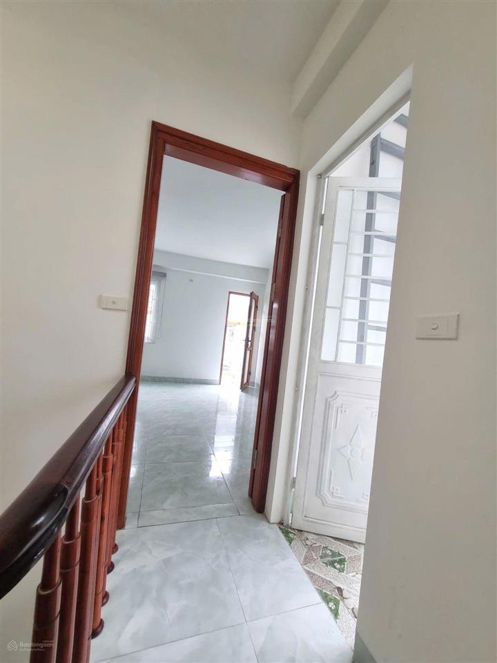 6.8 tỷ (ctl) phố kim giang, tôi cần bán nhà 32m2 4 tầng mt5m, rõ ràng không quy hoạch, gần ô tô.