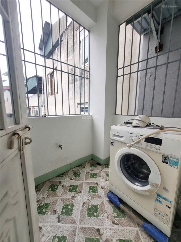 6.8 tỷ (ctl) phố kim giang, tôi cần bán nhà 32m2 4 tầng mt5m, rõ ràng không quy hoạch, gần ô tô.