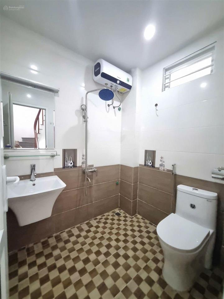 6.8 tỷ (ctl) phố kim giang, tôi cần bán nhà 32m2 4 tầng mt5m, rõ ràng không quy hoạch, gần ô tô.