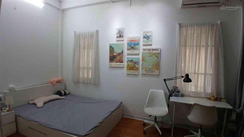 8.35 tỷ, tôi cần bán căn nhà phố đại từ 5 tầng 32m2, lô góc, mặt tiền 6m, gần chợ đại từ, dân xây.