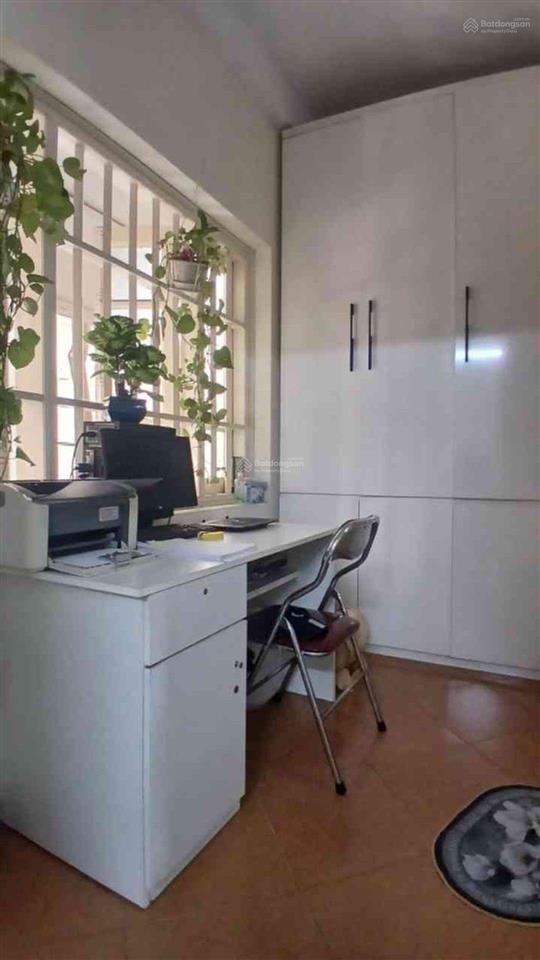 8.35 tỷ, tôi cần bán căn nhà phố đại từ 5 tầng 32m2, lô góc, mặt tiền 6m, gần chợ đại từ, dân xây.