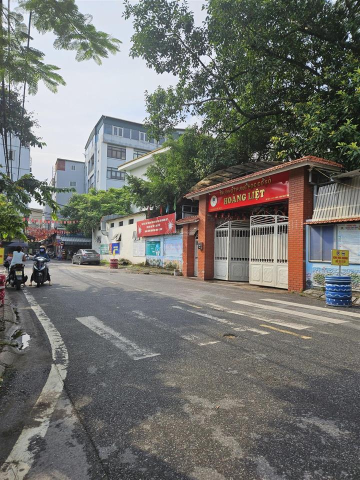 10.8 tỷ phố hoàng liệt, tôi cần bán căn nhà 46m2 5tầng, khu phân lô liền kề biệt thự, 15m ô tô đỗ.