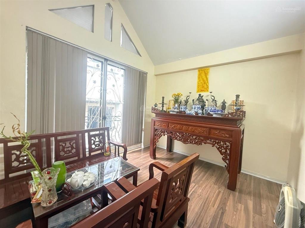 10.8 tỷ phố hoàng liệt, tôi cần bán căn nhà 46m2 5tầng, khu phân lô liền kề biệt thự, 15m ô tô đỗ.