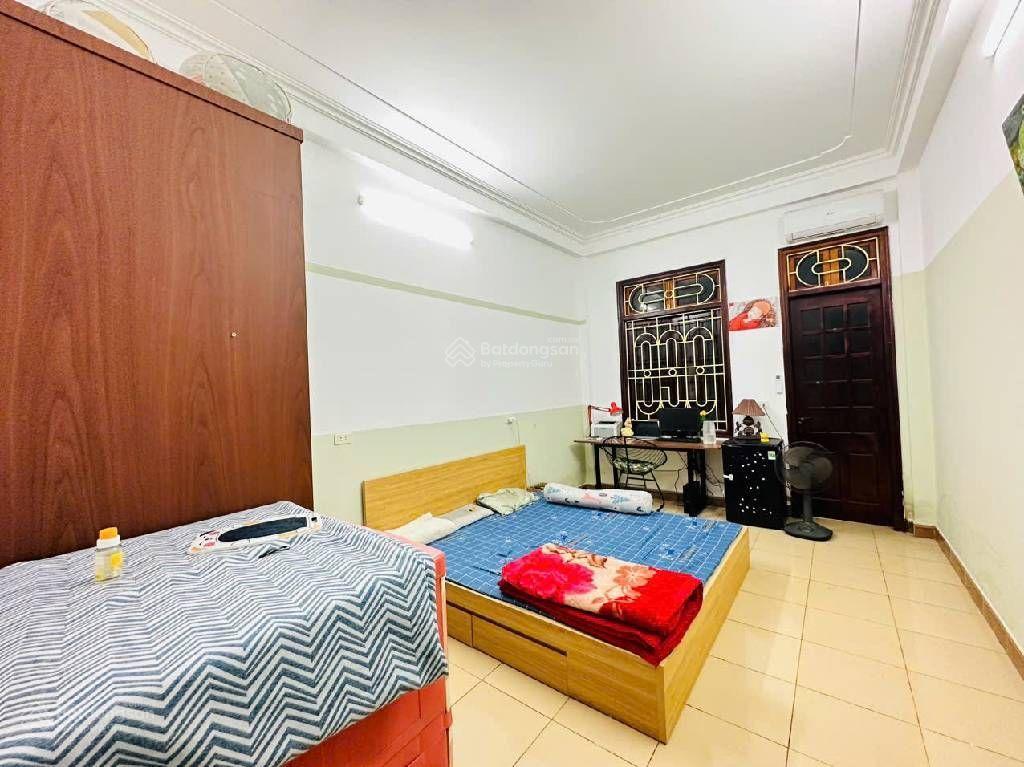 Bán nhà kim giang 45m2 5tang, 10.6ty, nhà dân xây vuông đẹp, gần phố, đầy đủ nội thất, cần bán gấp.