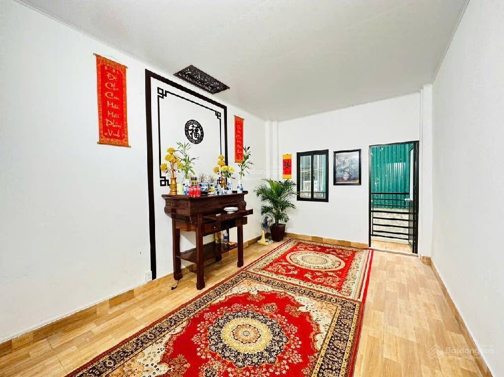 Bán nhà kim giang 45m2 5tang, 10.6ty, nhà dân xây vuông đẹp, gần phố, đầy đủ nội thất, cần bán gấp.