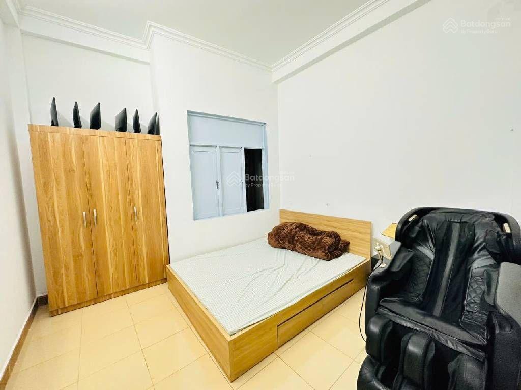 Bán nhà kim giang 45m2 5tang, 10.6ty, nhà dân xây vuông đẹp, gần phố, đầy đủ nội thất, cần bán gấp.