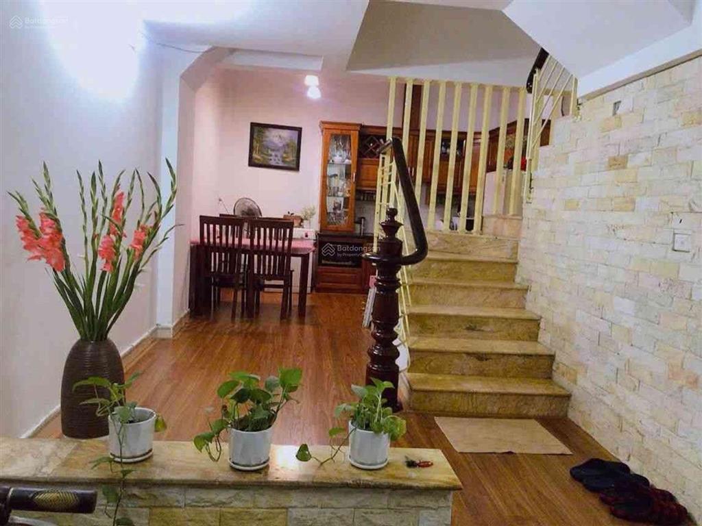 8.95 tỷ bằng b  linh đàm, 38m2 4 tầng dân xây nồi đồng cối đá, 10m ô tô đỗ, cạnh sân bóng bằng b